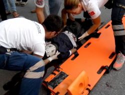 Para Kapmak İsteyen Çocuk Gelin Arabasının Altında Kalıp Öldü