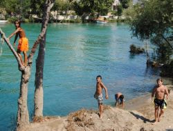 Manavgat Irmağı'nda Ölümüne Atlayışlar Korkutuyor