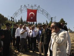 Bakan Şahin Lapseki'de Şehit Ailesini Ziyaret Etti