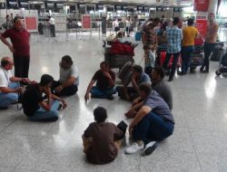 Irak Uçuşu İptal Edilen Yolcular İsyan Etti