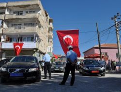 Bakan Şahin'den Balıkesirli Şehidin Baba Evine Taziye Ziyareti