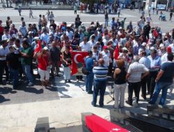 Teröre Lanet İçin Kadıköy'de Oturma Eylemi Yaptılar