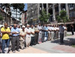 Şehitler İçin Gıyabi Cenaze Namazı Kılıp, Terörü Telin Ettiler