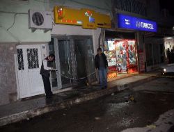 Örgüt Yandaşları PKK'nın Kuruluş Yıl Dönümünde Ptt Şubesine Molotof Attı