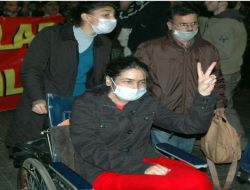 Güler Zere, Tekerlekli Sandalye İle Eyleme Katıldı!