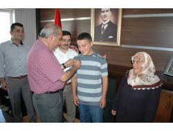 Belediye Başkanı Sel, Sbs'de Tam Puan Alan Öğrenciyi Ödüllendirdi