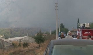 Antalya’da 3 ev ve 70 hektar orman yandı!