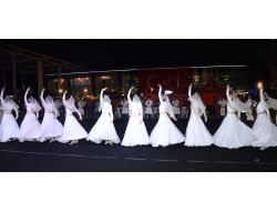 Akrobatların İp Üstünde Gösterisi Nefes Kesti