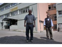 Okulunun Aşığı Müdür, Mezunların Desteğine Kendi Emeğini Kattı