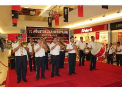 Avm'de Bando Konseri İlgi Gördü