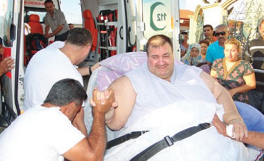 400 kiloluk adam tedavi için Türkiye'de