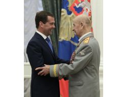 Kızıl Meydan’a İnen Uçak Sebebiyle Görevinden Alınan Eski Bakan 101yaşında Öldü