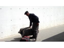 Çantasını Patlatılmaktan Son Anda Kurtardı