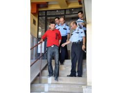 Bali İçin Para Vermeyen Anne Ve Babasını Bıçakladı