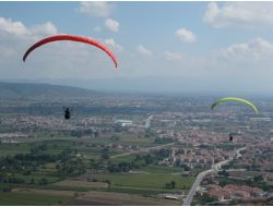 Yamaç Paraşütçüleri Kırantepe'de Buluştu