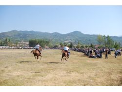 Sındırgı'da Cirit Ve Değnek Gösterisi Büyük Beğeni Topladı