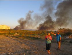 Edremit'te Sazlık Yangını Evleri Tehdit Ediyor