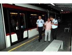 Aşırı Alkollü Sürücü Ailesinin İçinde Olduğu Araçla Tren Yoluna Daldı