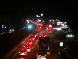 Topçular İskelesi'nde 12 Km'lik Kuyruk Oluştu