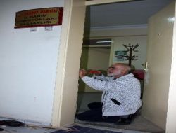 Saadet Partisi Konya Kadın Kolları Binasının Kapısı Kırıldı