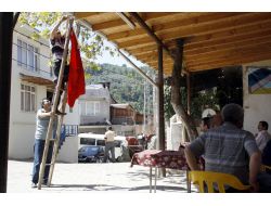 Şehit Annesi Ambulansla Hastaneye Kaldırıldı