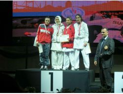 Karateciler Kürsüye Çıktı