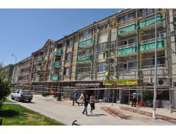 Gölbaşı'nda Konya Yolu Üzerindeki Binaların Cepheleri Yenileniyor
