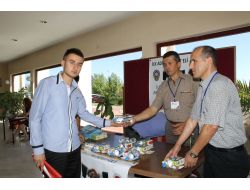 Üniversitelilere Polisten ‘Hoş Geldin’ İkramı