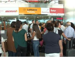 Alman Havayolu Şirketi Greve Gitti Yolcular Mağdur Oldu