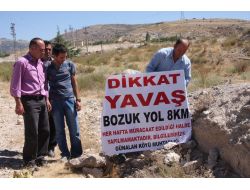 Köylülerden Yollarının Yapılmamasına Pankartlı Protesto