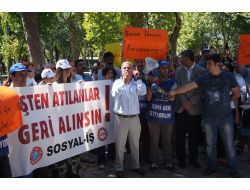 İşten Çıkartılanlar İçin Kampüste Oturma Eylemi Yaptılar