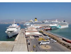 İzmir’e Bir Günde 15 Bin Turist Geldi