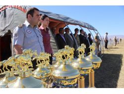 Ağrı'da Düzenlenen Mahalli At Yarışları Büyük Çekişmeye Sahne Oldu