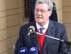 Downer, Yeniden Kıbrıs'a Geliyor!