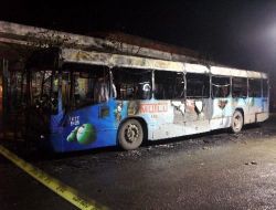 Terör Örgütü Sempatizanları  Belediye Otobüsünü Yaktı!