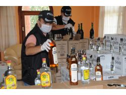 Polis 100 Bin Lira Değerinde Sahte İçki Ele Geçirdi