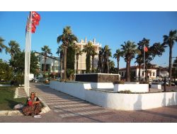 Kuşadası'nda Dilenci Ve Falcı Tepkisi