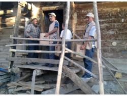 Evi Yanan Vatandaşların İmdadına Kimse Yok Mu Derneği Koştu