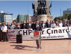 Chp İstanbul İl Teşkilatı Cumhuriyet Anıtı'na Çelenk Bıraktı