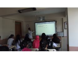 Kağızman'da İlk Akıllı Tahta Kullanımı Başladı