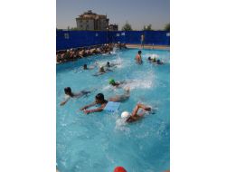 Adana'da 20 Bin Çocuk Yüzme Öğrendi