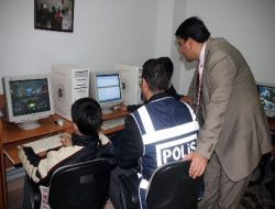 'polisin İnternet Evi' Aileleri Huzura; Çocukları Güvenli 'net'e Kavuşturdu