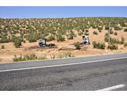 Pkk'lılarca Yakılan Tır'lar Yol Kenarında