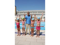 Yüzmeyi Öğrenen Minik Yüzücüler Madalya Heyecanı Yaşadı