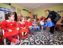 İzmir Büyükşehir Belediyesi 20 Bin Öğrenciye Kırtasiye Seti Dağıtacak