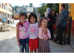 'Mini Mini Birler' İlk Gün Sıralara Aileleriyle Birlikte Oturdu