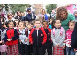 Minikleri Okulun İlk Gününde Palyaço Karşıladı
