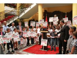 Minik Öğrencilerden Büyüklere: Bizi Günaha Sokmayın