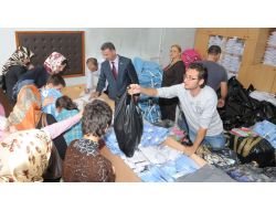 Belediyeden Öğrencilere Giyecek Ve Kırtasiye Yardımı