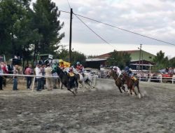 Sapanca'da Mahalli At Yarışları Düzenlendi